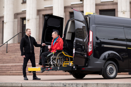 Можливості для людей з інвалідністю, які користуються кріслом колісним від Uklon