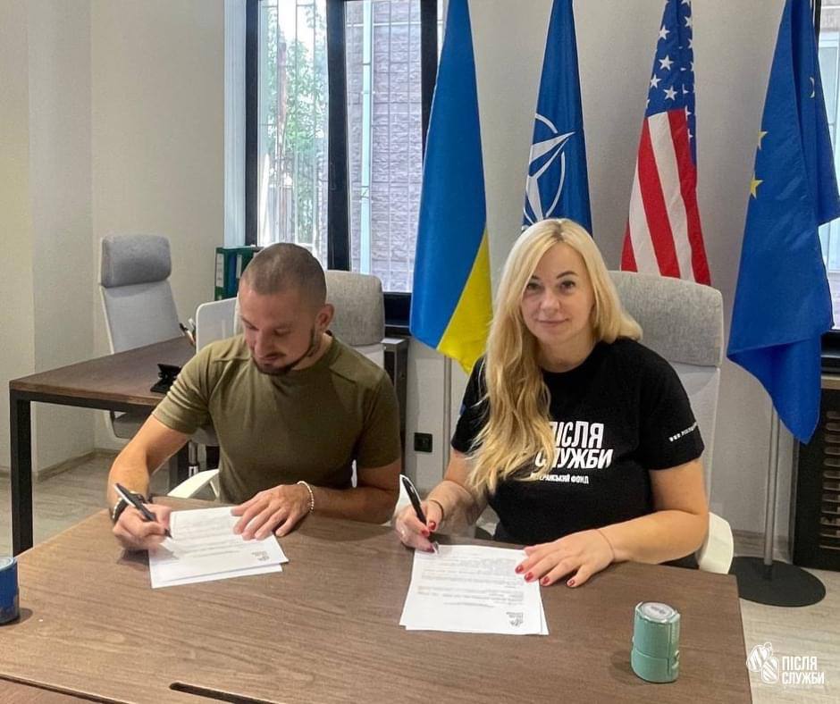 Signing a memorandum with the LGBT+ military